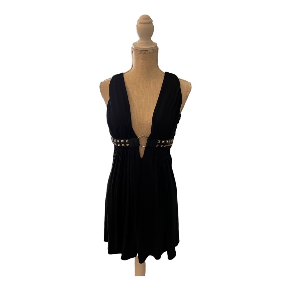 Sky black Deep V neck dress w/ leather and stud belted detail and ring. NWT. Sm
